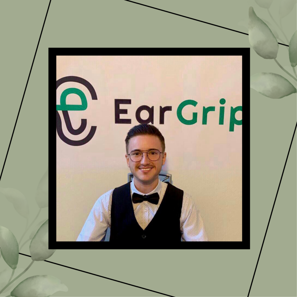 Max zeigt die Montage des EarGrip
